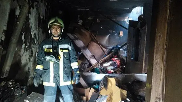 سرکشی شعله های آتش در ساختمان شهرک مسعودیه + عکس 