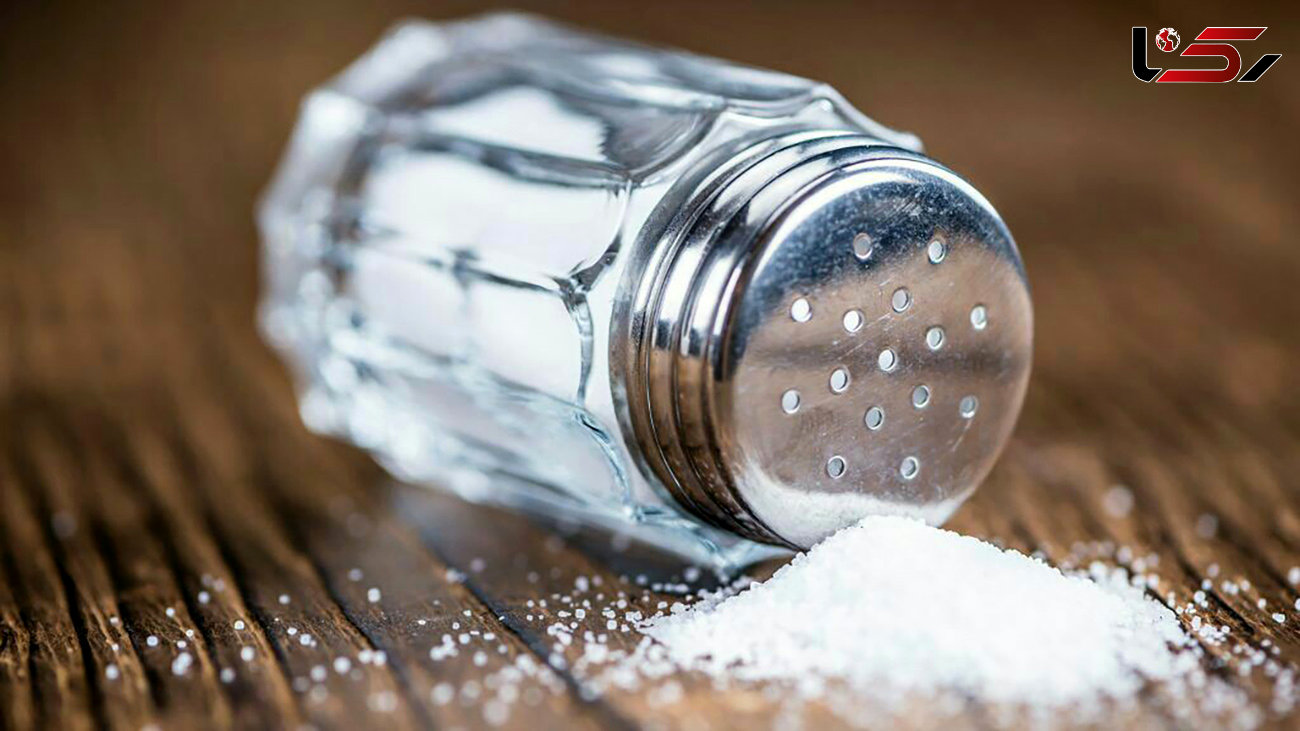 علائمی که نشان از مصرف زیاد نمک دارد