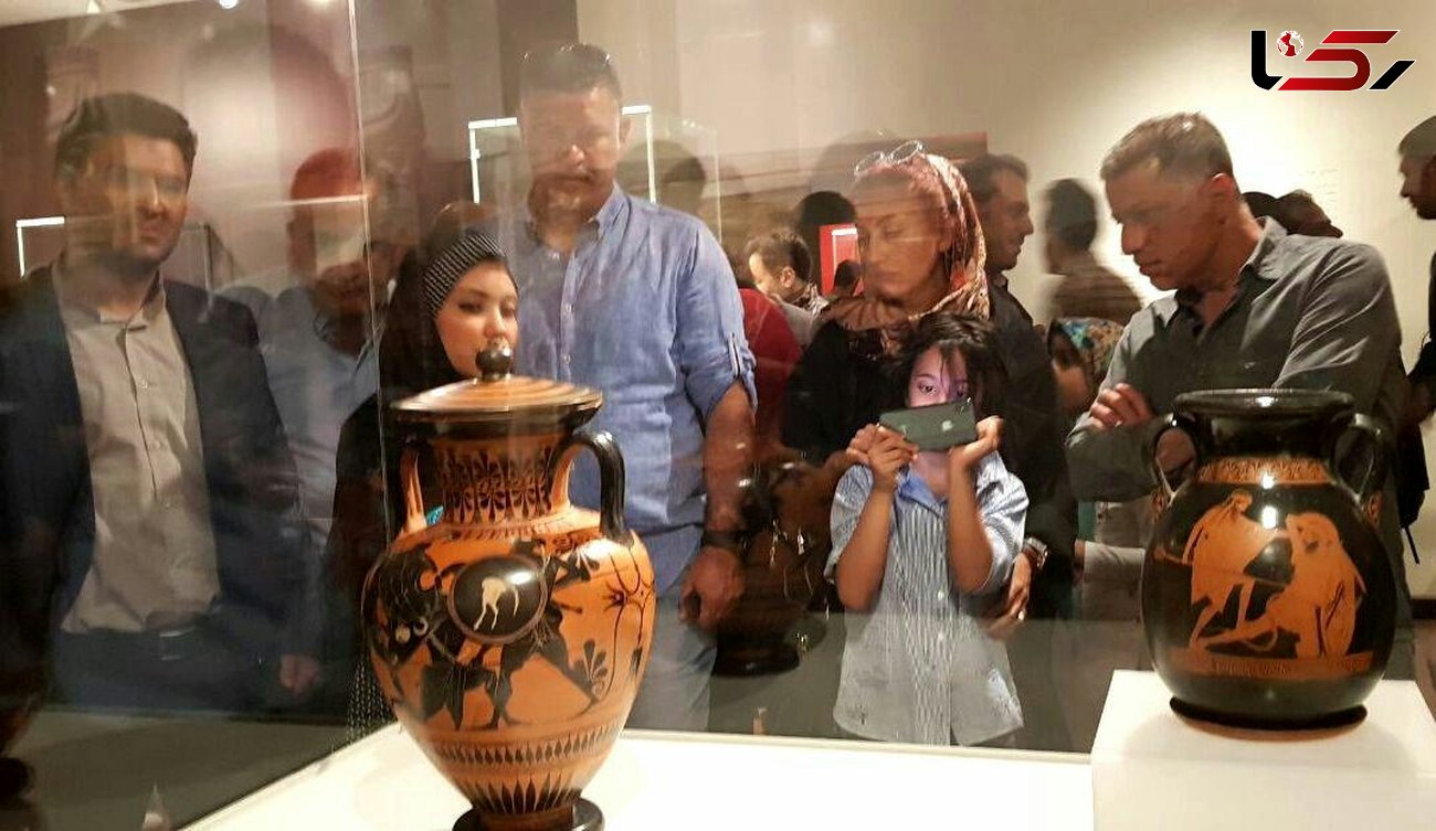 علی دایی و همسرش در موزه ملی ایران + تصاویر