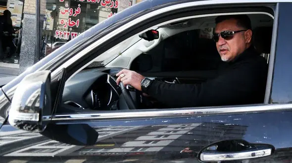 عجیب / علی دایی ثروتمند خودروی چینی سوار می‌شود؟ + عکس ها