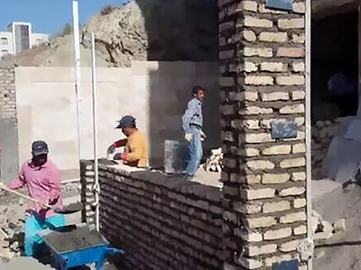 حماسه خلاقیت پدر ایرانی با ساخت توالت وسط بالکن خانه اش  +عکس توالت اوپن جلوی چشم همسایه ها