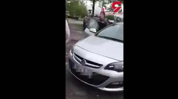 حمله 2 زن وحشی با چکش به دختر جوان به خاطر جای پارک+ فیلم
