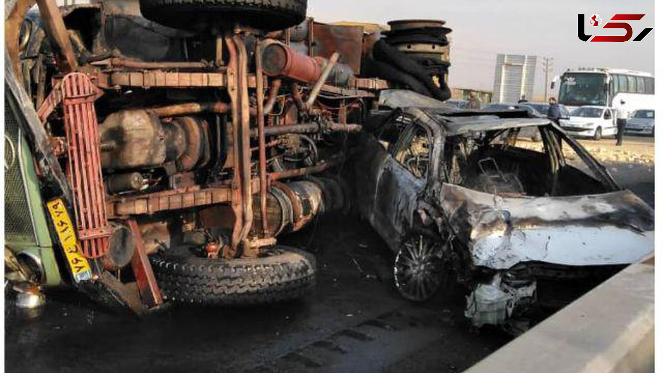 عکس های وحشتناک از تصادف کامیون در جاده قزوین / تویوتا در آتش سوخت