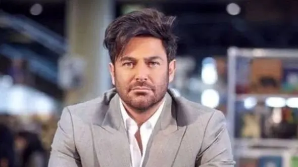 عکس / نگاهی به چیدمان  باجلوه خاص دکوراسیون خانه رضا گلزار با مجسمه سوپراستار 