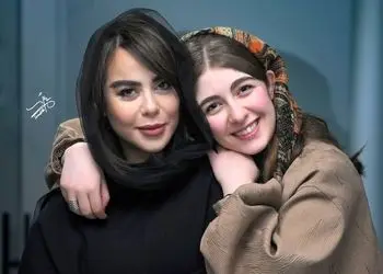 فیلم/ نگاهی به تیپ و استایل جدید خانم بازیگران جوان در پشت صحنه نمایش «جشن»/ الیکا ناصری، الهام اخوان،مجید نوروزی و...