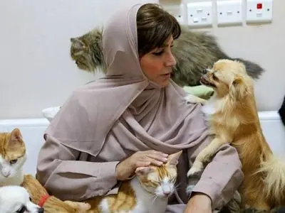 عجیب اما واقعی / مریم خانم زیباترین زن در جهان / این زن ماهیانه یک میلیارد و 300 میلیون تومان  برای   ۵۰۰ سگ و گربه در خانه اش هزینه می کند + عکس ها و گفتگو