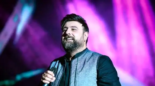 دانلود آهنگ جدید و پرهیجان تاج سر از محمد علیزاده /حسودی میکنن نمیخوان ببین دل من و تو شه جفت کار یواشکی ممنوع و غرای الکی ممنوع