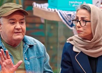 فیلم قدردانی اکبر عبدی از همسرش، نینا : همین که سرپام، راه میرم همه رو مدیون شما هستم دستتم میبوسم پاتم میبوسم