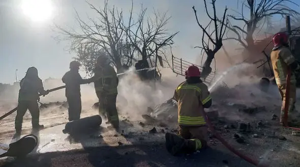 انفجار هولناک کارگاه غیرمجاز شارژ گاز LPG در جاده محمدشهر / کپسول گاز پای مرد جوان قطع شد + فیلم و عکس