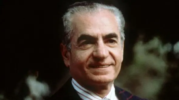 (عکس) بازدید محمدرضا پهلوی از کتابخانه دانشگاه تهران؛ سال ۱۳۱۶