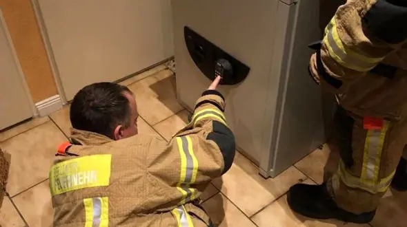 زندانی شدن پسر 9 ساله در گاو صندوق پدر بزرگ اش+ تصویر