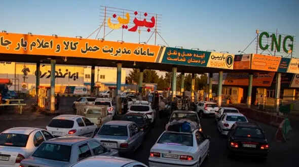 علت تشکیل صف های طولانی پمپ بنزین چیست؟ / بنزین محدود شد که گران نشود!