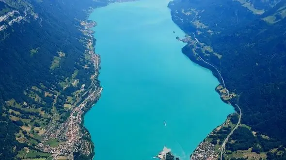 آغوش زمین / از کوه‌های ایران تا دریاچه‌های آلپ