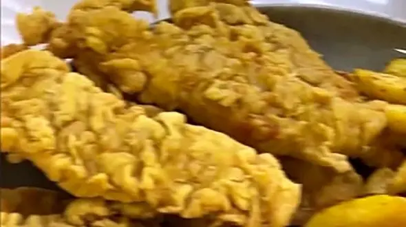 آموزش پخت فیله استریپس با سیب زمینی تنوری و سس تارتار خونگی / فیلم