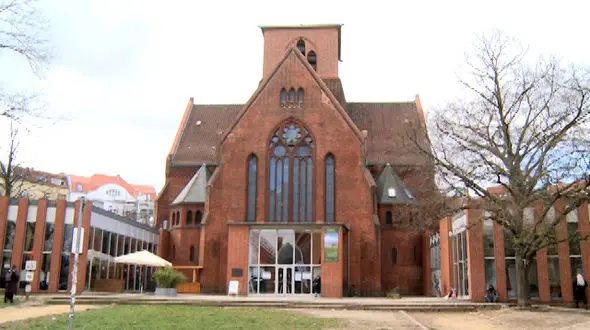 همدلی برخی کلیساها با مردم در بحران کرونا + فیلم