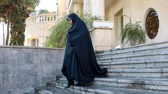 خزعلی با اشاره به اظهارات مشاورش در زنجان : بسیاری از بانوان زباله‌‎گرد سرپرست خانوار به دلیل سودآوری زباله‌گردی این شغل را رها نمی‌کنند