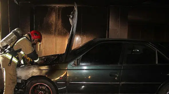 آتش سوزی در پارکینگ ساختمان 10 واحدی 