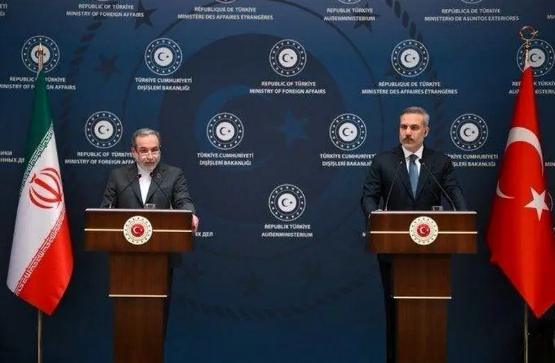 در نشست خبری با وزیر امور خارجه ترکیه در استانبول 