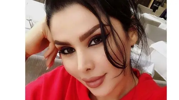 عکس دنیا جهانبخت با پالتو و چکمه میلیونی اش ! 