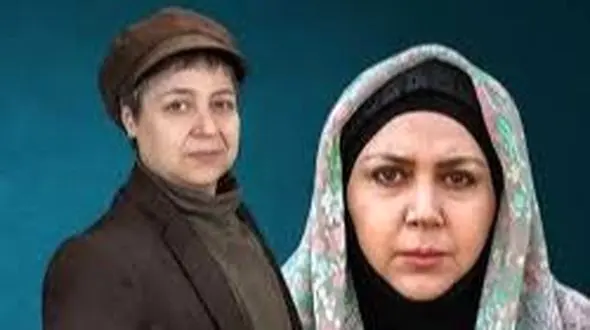 فیلم /  نگاهی به چیدمان کاملا زنانه  خانه مازیار لرستانی که قبلا شهره بود .../  از تابلو فروَهَر، کتابخونه جذاب باحوض آب وسط پذیرایی و ... هنوز سلیقه زنانه اس ...