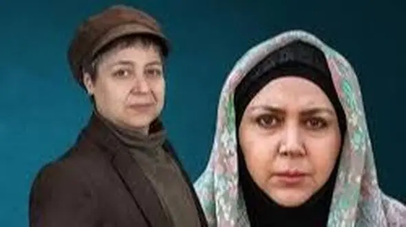 فیلم /  نگاهی به چیدمان کاملا زنانه  خانه مازیار لرستانی که قبلا شهره بود .../  از تابلو فروَهَر، کتابخونه جذاب باحوض آب وسط پذیرایی و ... هنوز سلیقه زنانه اس ...