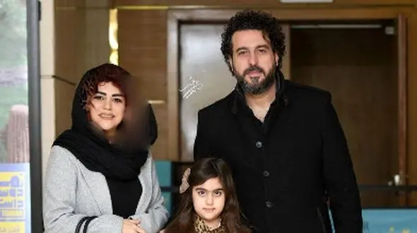 فیلم/ محسن کیایی: زمانی که با خانومم آشنا شدم من 21 سالم بود خانومم 20 سالش بود ما با همدیگه بزرگ شدیم، تو خونمون بچه ها میان میرن فک میکنن ...!