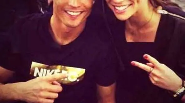 جدایی فوتبالیست معروف  از نامزد روسی اش و ازدواج با یک روزنامه نگار+عکس