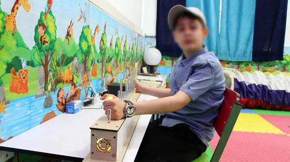 بزرگسالان دارای اوتیسم شغل ندارند /مردودی دولت در تامین امکانات از کوتاهی مو تا خدمات پزشکی مبتلایان به اوتیسم + فیلم