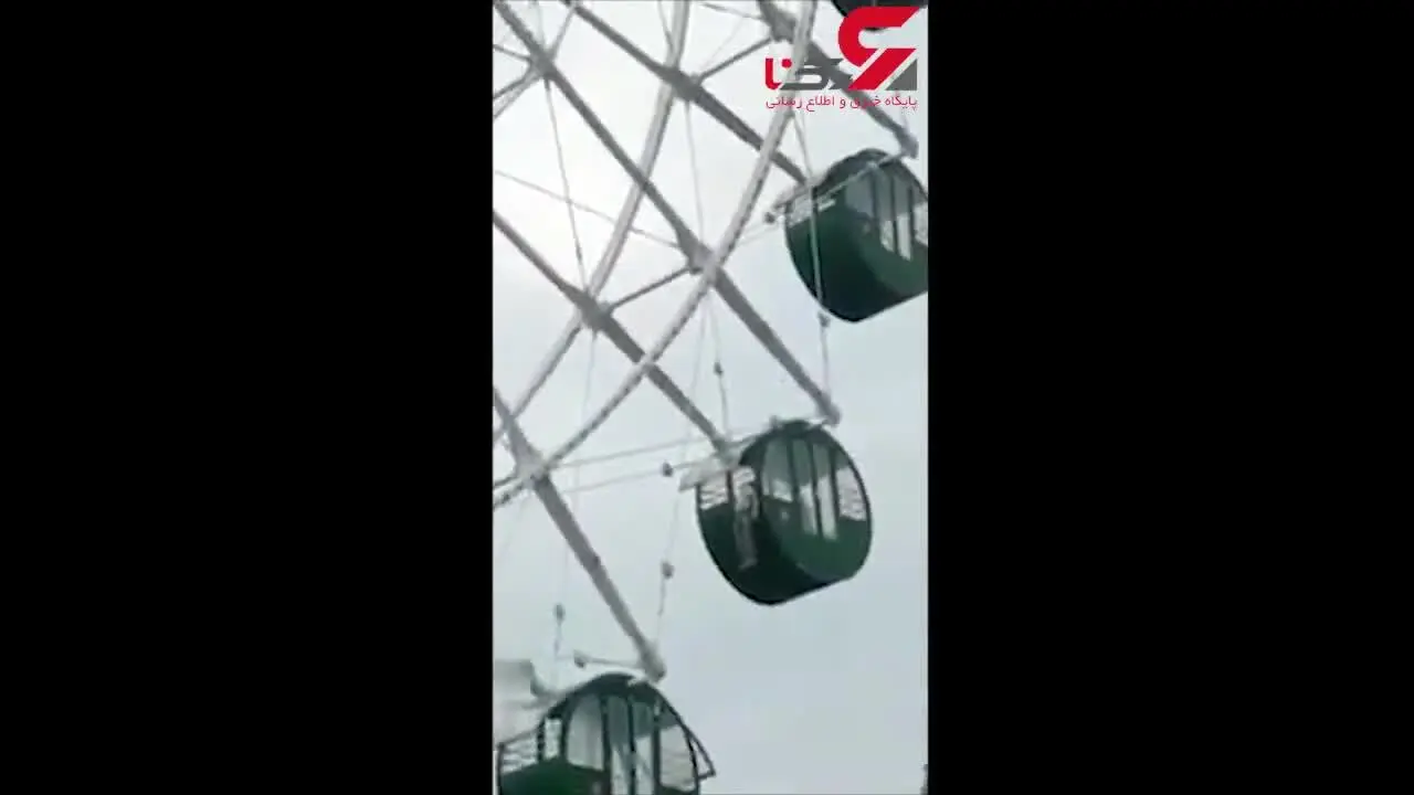 لحظه آویزان شدن کودک از چرخ و فلک ۴۰ متری + فیلم