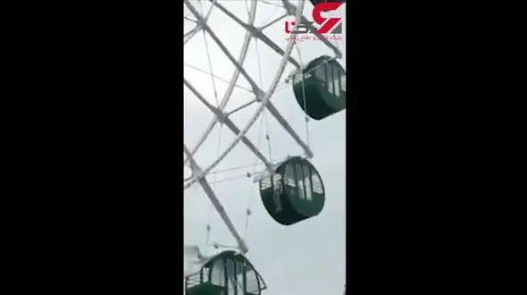 لحظه آویزان شدن کودک از چرخ و فلک ۴۰ متری + فیلم