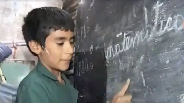 کوچک ترین مدرسه دنیا با مدیری 12 ساله اداره می شود+عکس