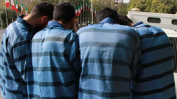خط فقر از این دانشجوی دانشگاه تهران دزد مسلح ساخت ! + فیلم گفتگوی تلخ با 4 تبهکار تهرانی