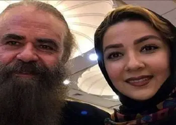 عکس ها / نگاهی به خانه سلطنتی شبیه کاخ سارا صوفیانی با شوهر سن بالایش / عمارتی سوبلکس با لوستری بزرگ و نقاشی روی سقف با ستون های تخت جمشید، میز بیلیارد و منظره ای چشم نواز پشت پنجره شان