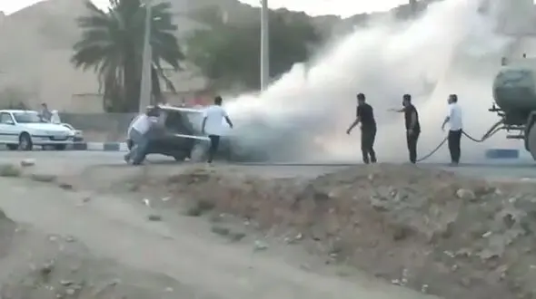 فیلم آتش گرفتن پراید هاچ بک در خنج 