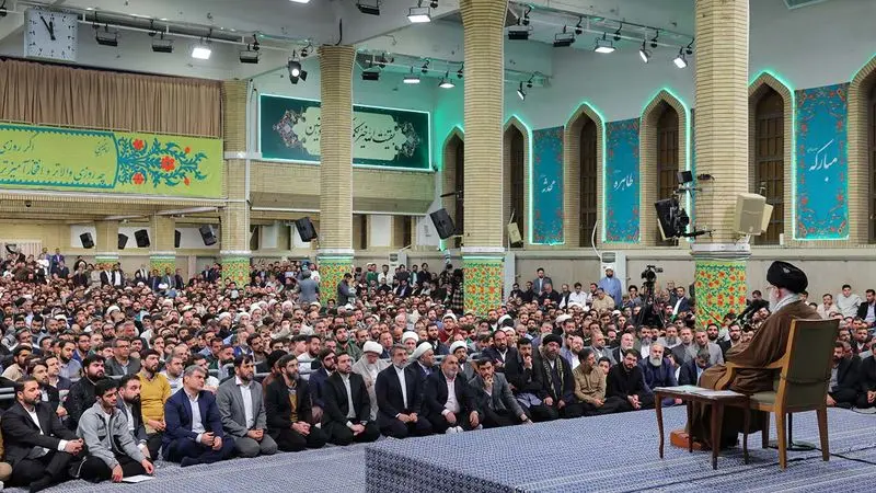 مراسم سه ساعته جشن میلاد حضرت زهرا سلام‌الله‌علیها در حسینیه امام خمینی(ره) با حضور رهبر انقلاب