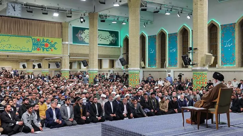 مراسم سه ساعته جشن میلاد حضرت زهرا سلام‌الله‌علیها در حسینیه امام خمینی(ره) با حضور رهبر انقلاب