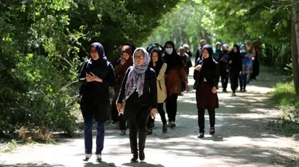 اکثریت زنان متاهلِ شاغل دو شغله هستند / زهرا نژادبهرام: چند شغله بودن زنان موجب تشدید افسردگی و استرس است