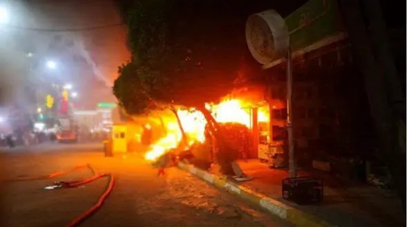 اولین تصاویر از حادثه آتش سوزی مرگبار در نزدیکی حرم امام حسین(ع)