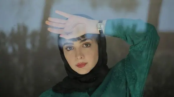 لباس عروس دنباله دار المیرا دهقانی یاسمن سریال لحظه گرگ و میش با تور سر 3 متری اش غوغا کرد + عکس همسر قد بلند و باکلاسش