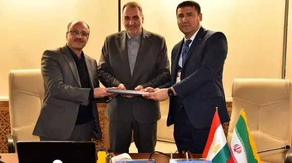 امضاء تفاهم‌نامه سه جانبه نمایشگاهی با تاجیکستان در اصفهان