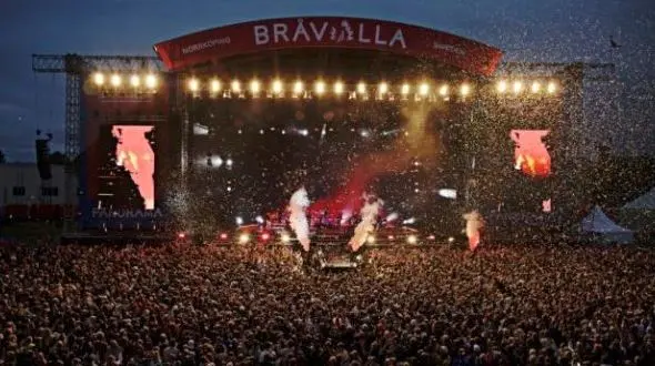 پشت گرده شیطانی  تعطیلی کنسرت‌های اروپایی! + عکس 