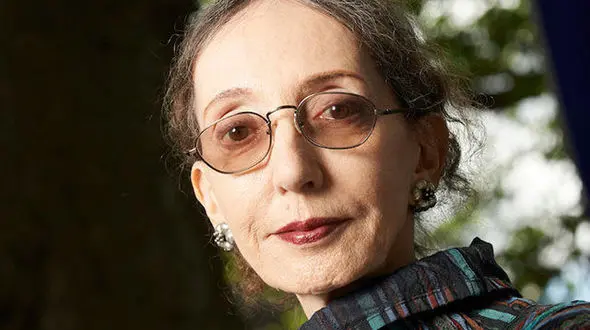 فحش‌های رکیک نویسنده زن به ترامپ 