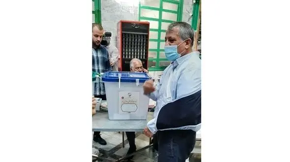 محسن هاشمی با دستان شکسته رای داد  + عکس