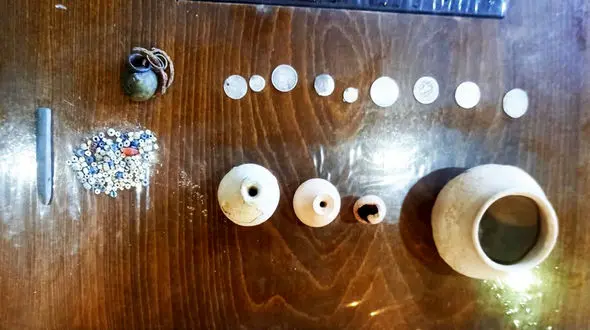 این مردان گنج های زیرخاکی را بو می کشیدند / خانه شان موزه گنج های نفیس بود +  عکس