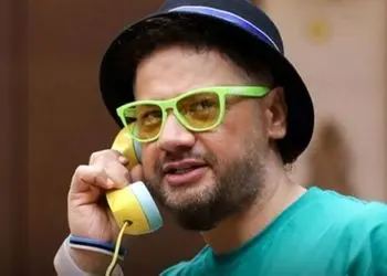 فیلم/ قیافه دیدنی علی صادقی بعد از شنیدن جوک علی اوجی در برنامه جوکر / خیاطا وقتی میخوان برای هم لات بازی دربیارن چیکار می‌کنن...