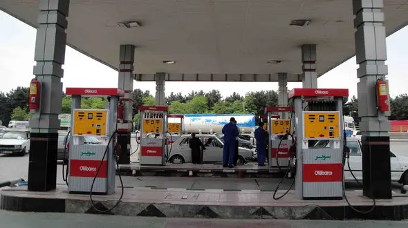 جایگاه های سوخت نقشی در تعیین قیمت و سهمیه سوخت ندارند + فیلم