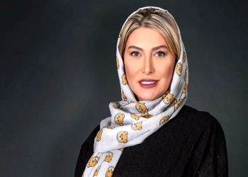 فریبا نادری با ژست و استایل خاص و تا حدی عجیب در فرانسه / خانم بازیگر مثل دخترای 18 ساله میمونه!