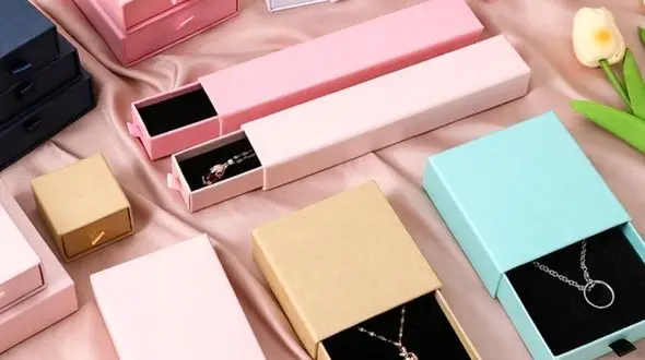 ۵ ویژگی مهم یک هارد باکس استاندارد برای جعبه جواهر و ساعت