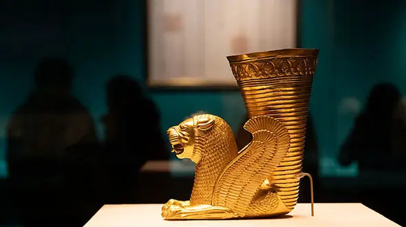 شیر طلایی هخامنشی در چین!