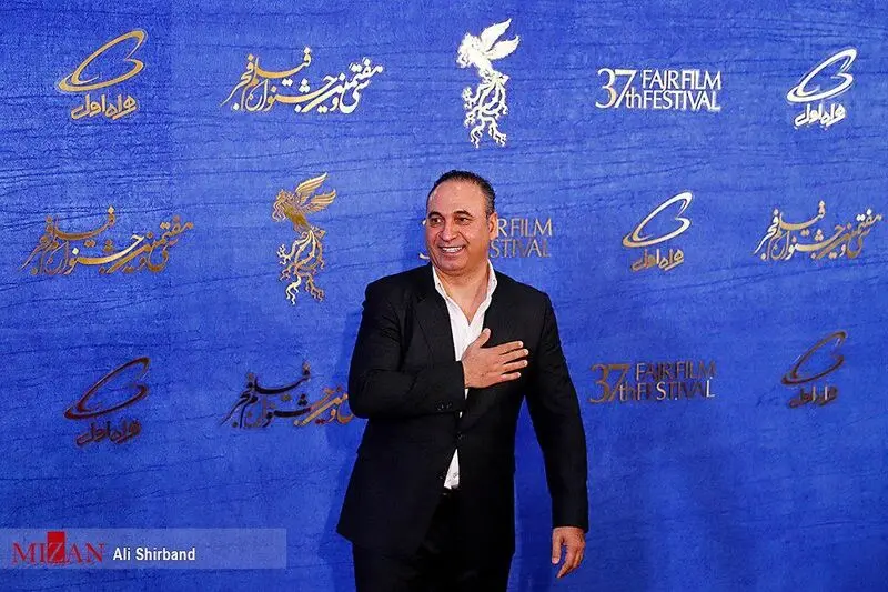 حمید فرخ‌نژاد، ساره بیات و بازیگران «سمفونی نهم» در مراسم فرش قرمز جشنواره فجر